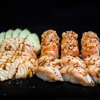 S14. Gunkan e Sashimi Braseado 16 Peças