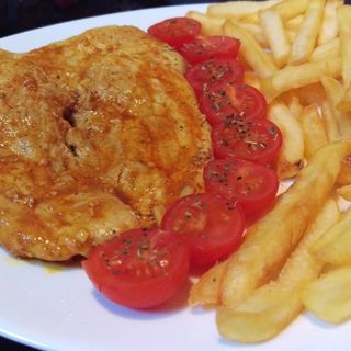 Bifana com Batatas e Bebida