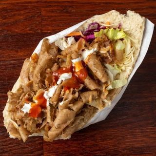 Kebab no Prato com Batatas e Bebida