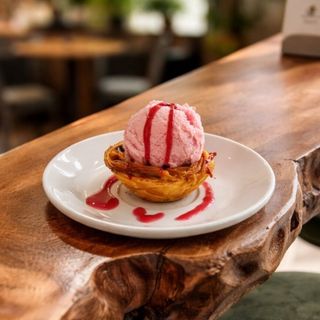 Pastel de Nata e Gelado de Morango