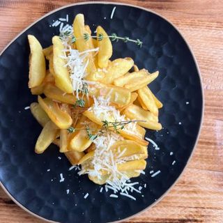 Cartofi prajiti cu parmezan