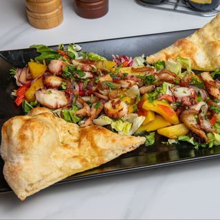 Salată cu caracatiță