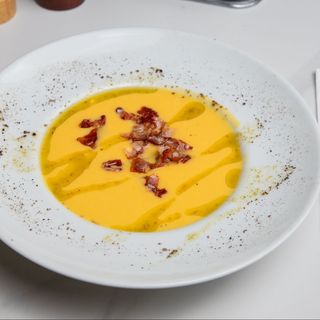 Supă cremă de legume cu bacon prajit