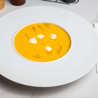 Supă cremă de morcovi cu mozzarella bocconcini