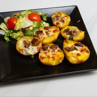 Cartofi umpluți cu gorgonzola și hribi