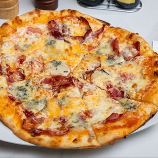 Pizza Speck e Scamorza