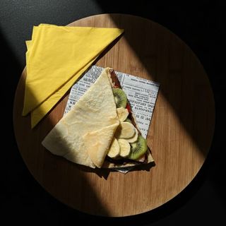 Clătită cu Nutella, căpșuni, kiwi și banane