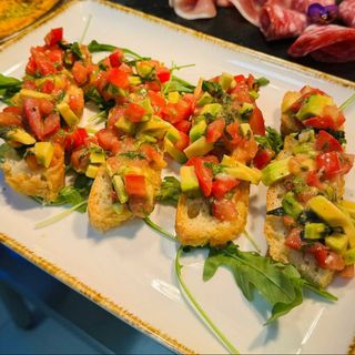 Bruschetta Cu Salsa De Roșii Cu Avocado Și Foccacia