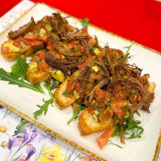 Bruschetta Cu Rață Salsa De Roșii Cu Avocado Și Foccacia