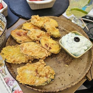 Dovlecei pane cu tzatziki