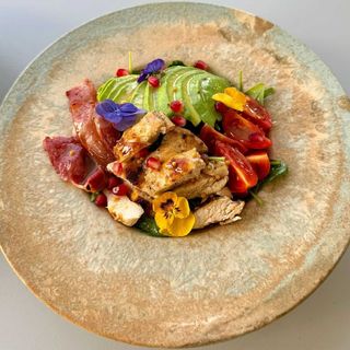 Salată De Pui Cu Bacon Și Avocado