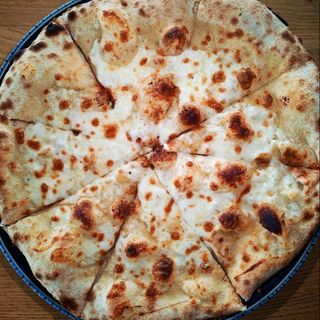 Focaccia cu mozarella, oregano, usturoi