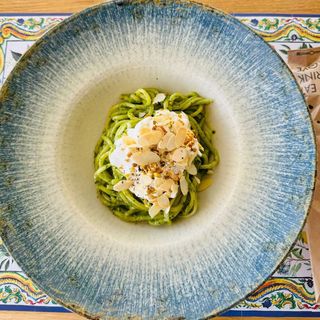Spaghetti Al Pesto Genovese Con Stracciatella E Pistacchio
