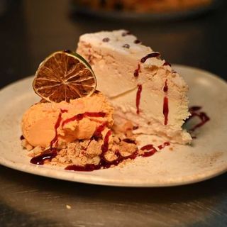 Tort de Bezea cu Vanilie și Înghețată