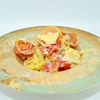 Tagliatelle Cu Trufe Și Prosciutto Crudo