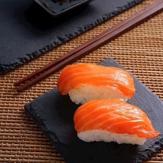 Sake nigiri