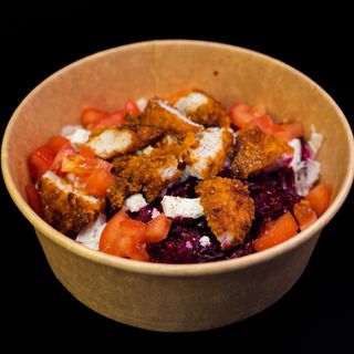 Salată cu pui crispy