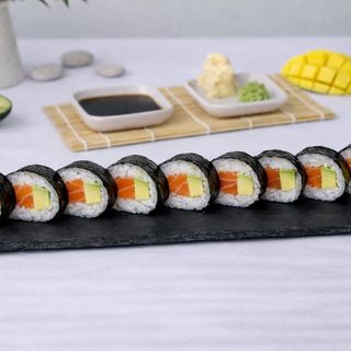 Salmon avocado maki
