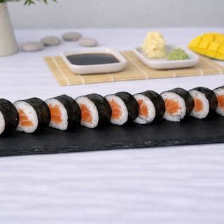 Salmon maki