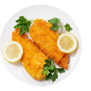 Snitelul Haiducului cu catrofi prajiti si salata coleslaw