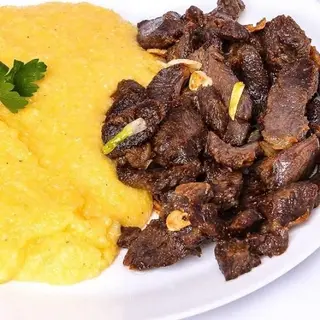 Pastrama de oaie la gratar / ceaun