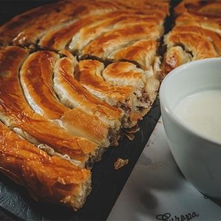 Burek sa mesom 300g