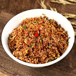 Beef Fried Rice牛肉炒饭Prženi pirinač sa govedinom