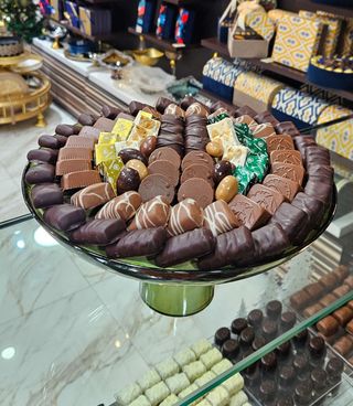 Coupe verte avec pied 1300g de chocolat