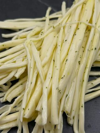 Сулугуні соломка цибуля 130-150г