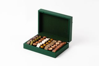 Coffret rectangulaire en vert rehaussé de fines touches dorées (V5MM)