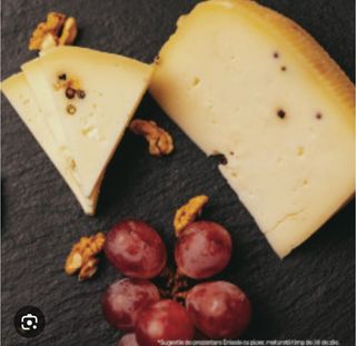 200gr.Branză maturata cu nucă