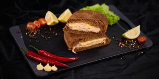 Паніні з куркою , сиром та грибним соусом