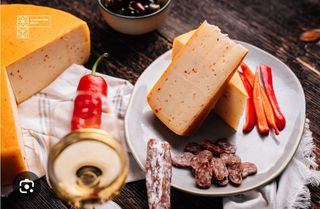 200gr.Branză maturată cu ardei iute