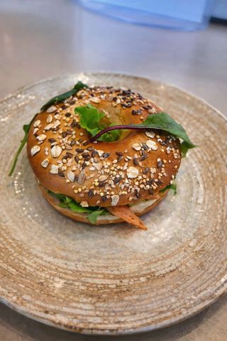 Bagel multi-céréales saumon cream cheese