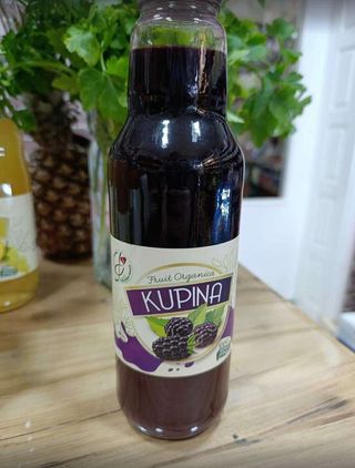 Domaći hladno cijeđeni sok od kupine