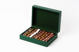 Coffret rectangulaire en vert rehaussé de fines touches dorées (V5GM)