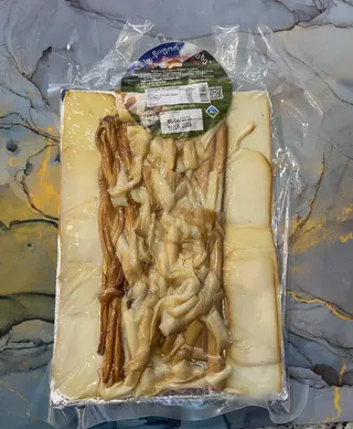შებოლილი სულგუნის ასორტი