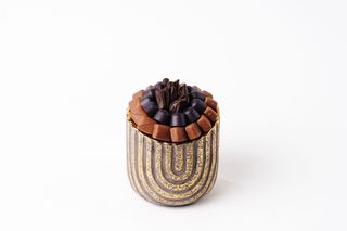 Pot graphique à relief gris perlé (C26MM)