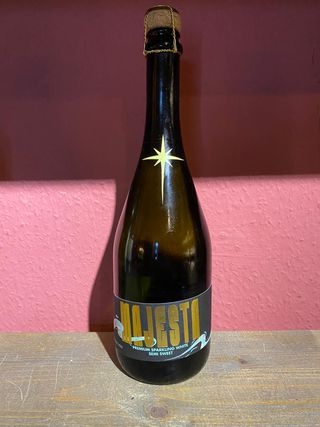 მაჯესტა - ცქრიალა ღვინო 2023