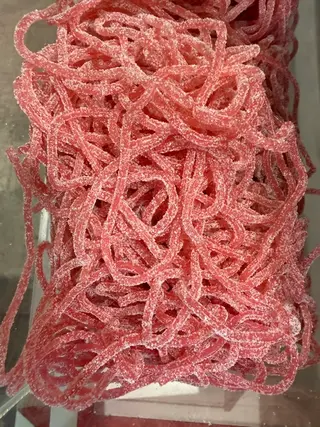 Sour strawberry spaghetti, 50g