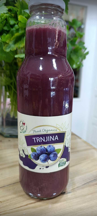 Domaći hladno cijeđeni sok od trnjine