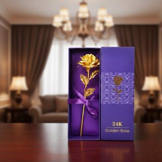 Zlatna folija ruža u luksuznoj ljubičastoj poklon kutiji