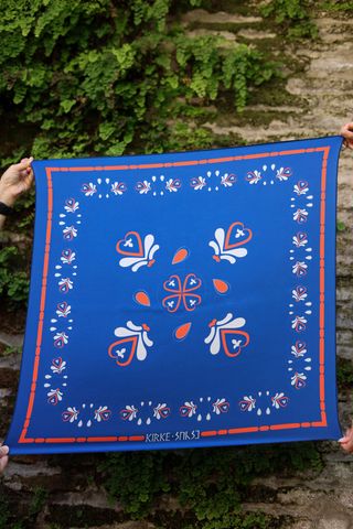 ყელსახვევი - ფერადი ქართული ორნამენტი