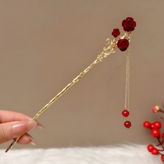 Zlatna ukosnica sa tri somotne ruže i visećim perlama