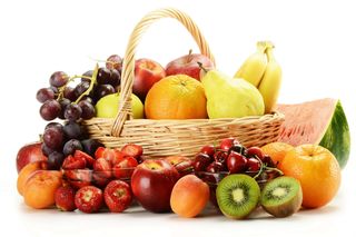 Fruits Hamper (Red Grape, Strawberry, Kiwi, Pear, Apple & Blue Berries)
